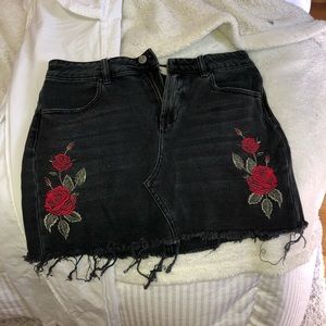 Black denim skirt with rose stitching